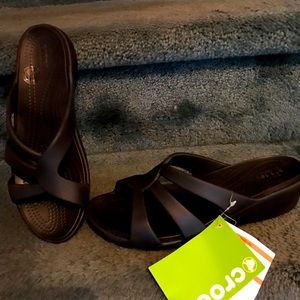 Crocs sanrah strappy wedge